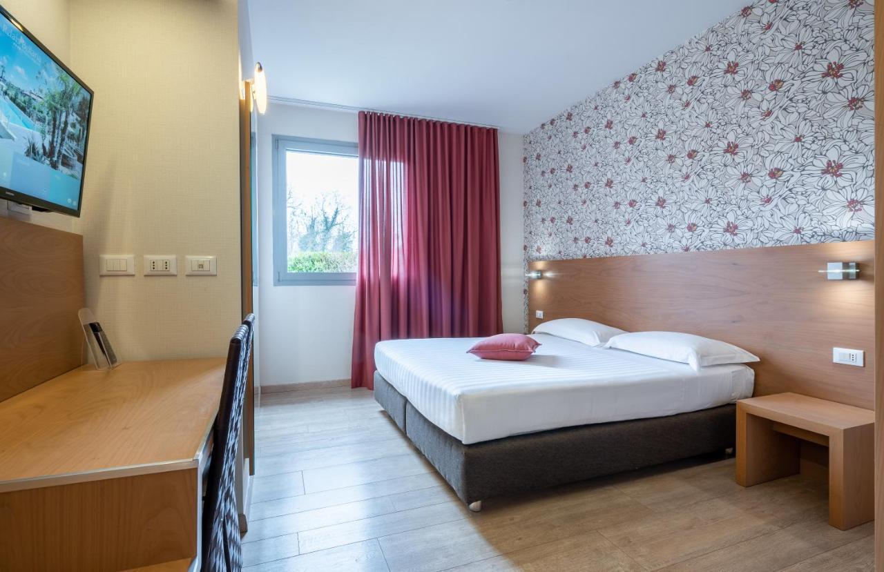 Relais Bellaria Hotel & Congressi Сан Ладзаро ди Савена Екстериор снимка